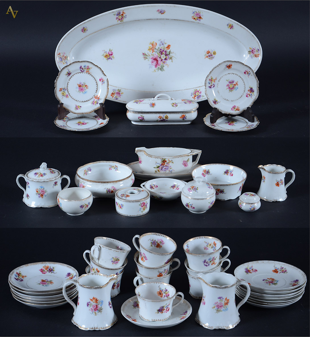Serviço de chá de porcelana russa, composto de 8 xícaras c/ pires, 3...