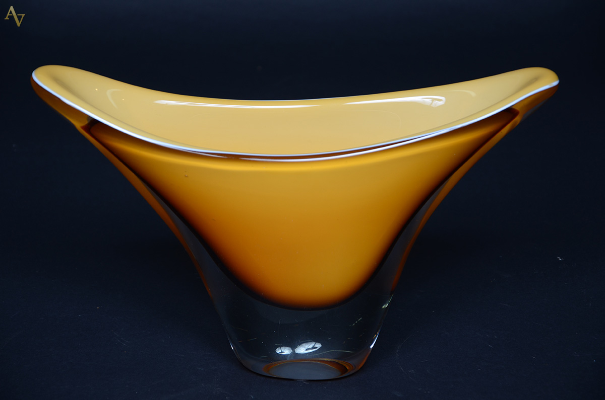 Centro de mesa de murano na cor caramelo. Altura 23 cm e largura 37...