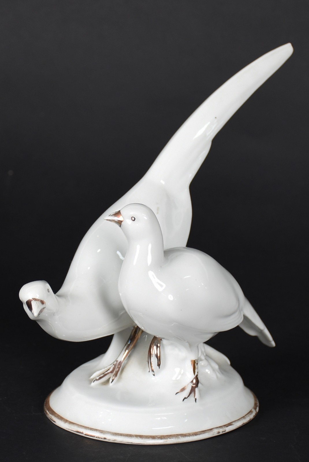 Estatueta de porcelana alemã da Bavaria representando Aves. - foto 1 de 4