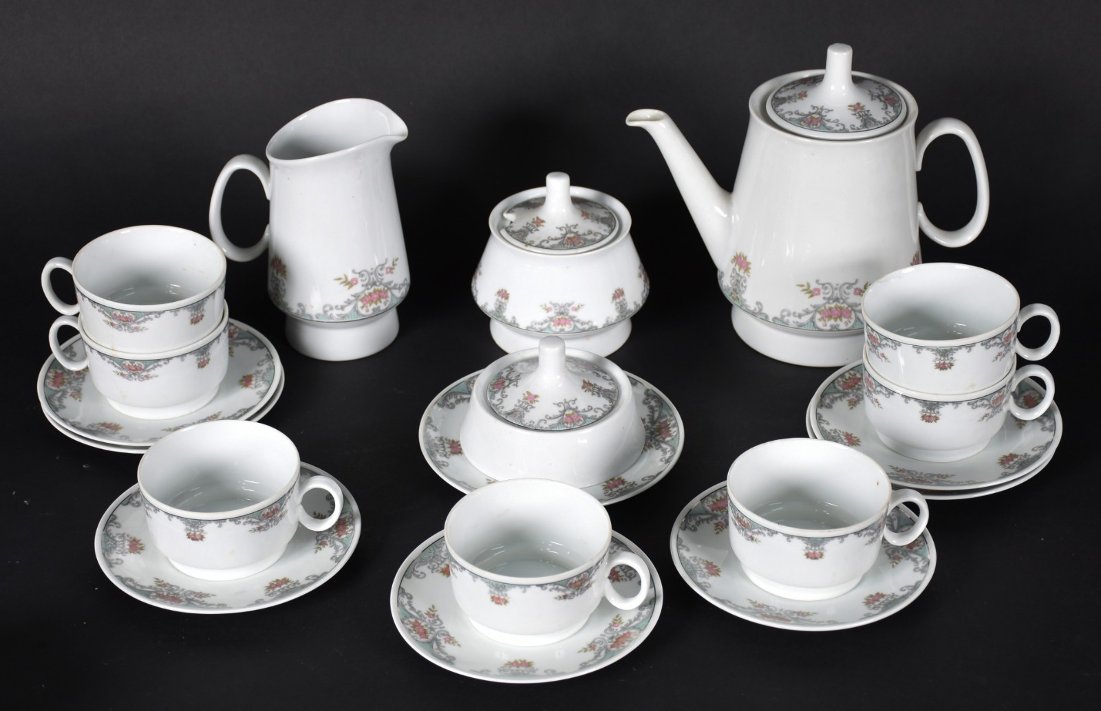 Serviço de café de porcelana Schmidt composto de 7 xícaras com pires... - foto 2 de 3