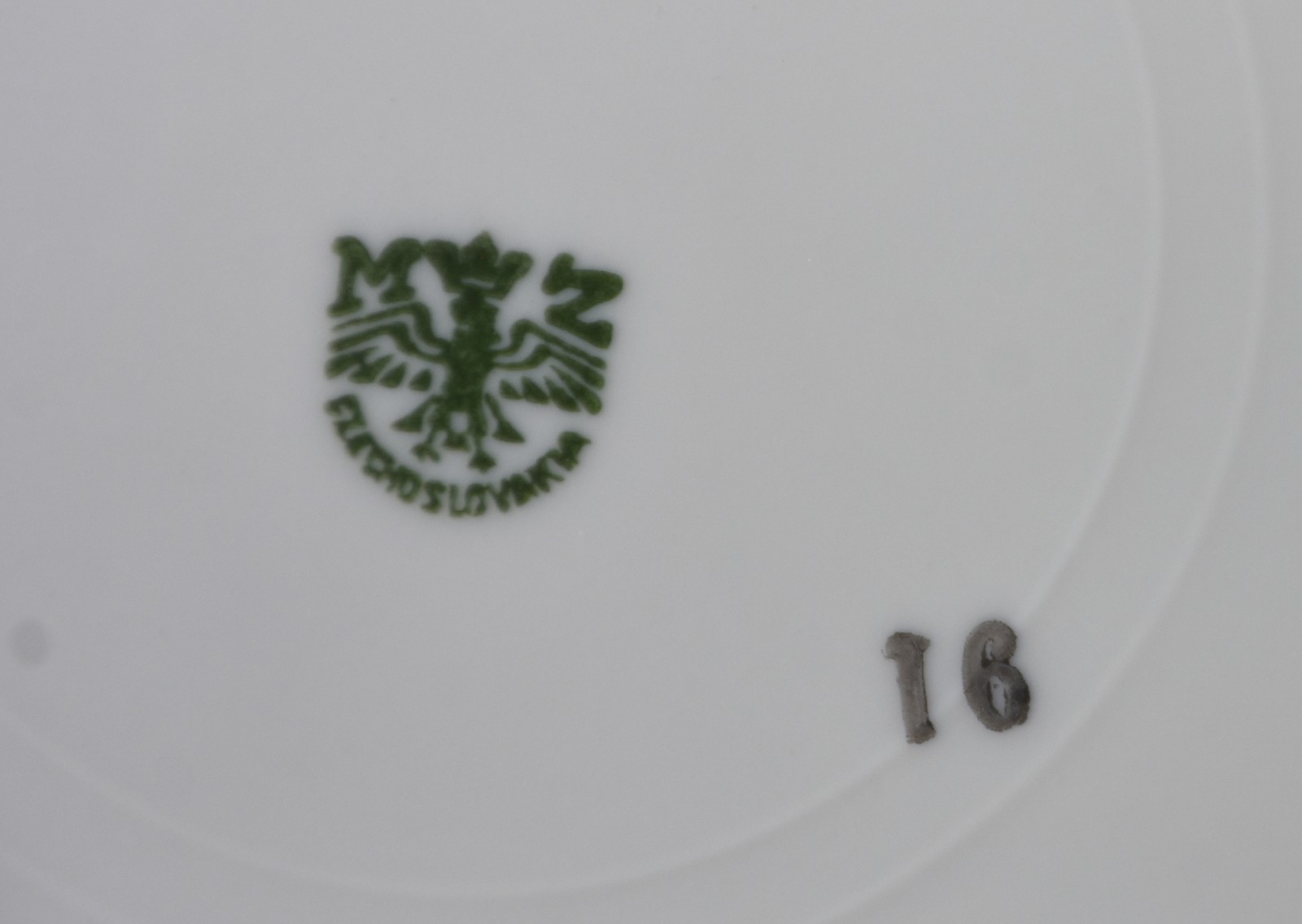 Aparelho de jantar de porcelana tcheca decorada com flores em cinza e... - foto 5 de 5