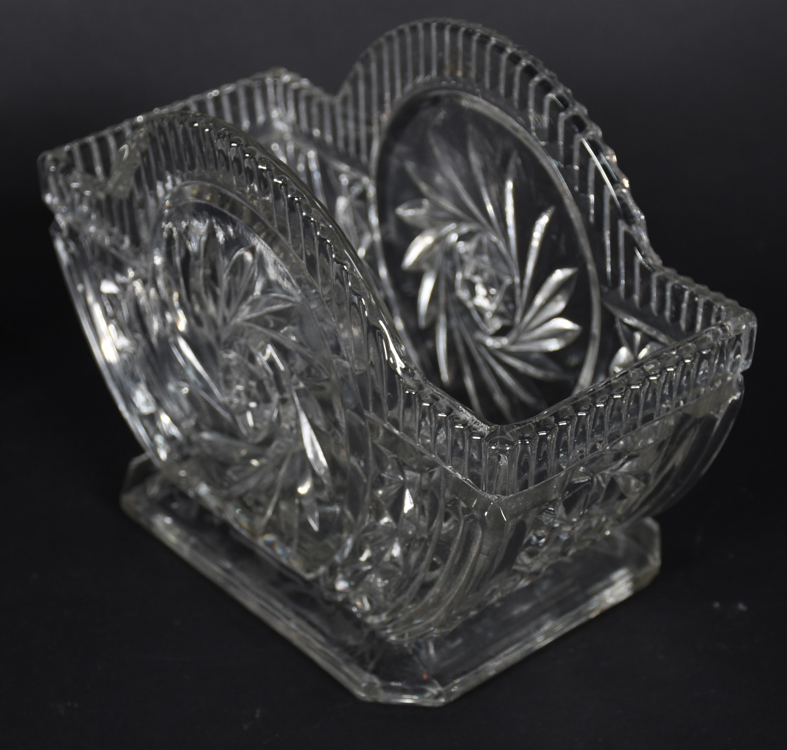 Duas fruteiras de cristal, sendo uma redonda pequena com pé de metal. - foto 4 de 4