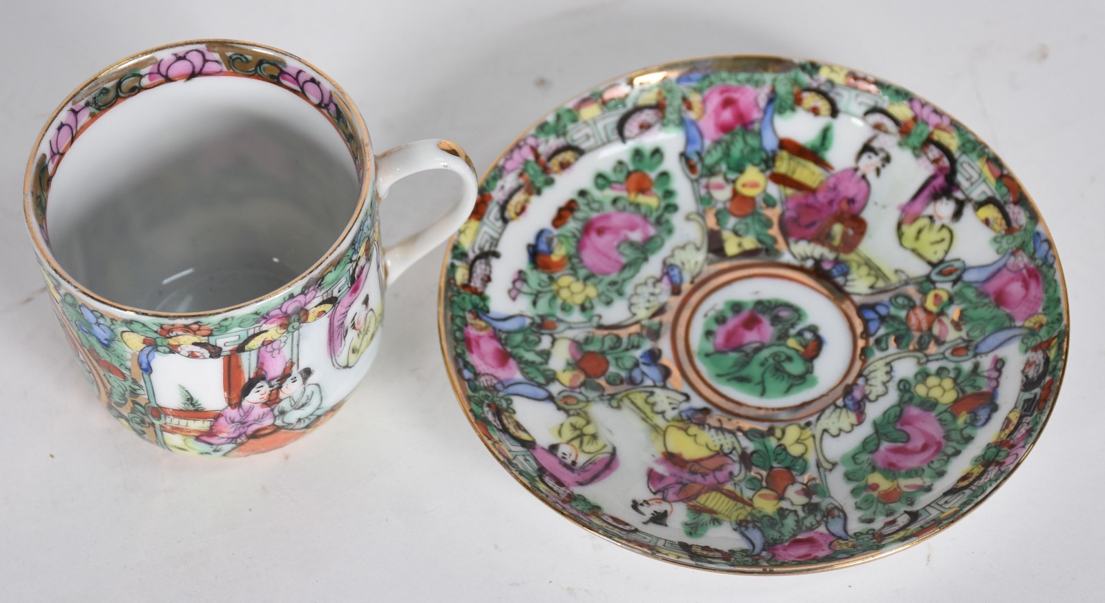 Aparelho de jantar de porcelana oriental composto de 24 pratos rasos... - foto 5 de 7