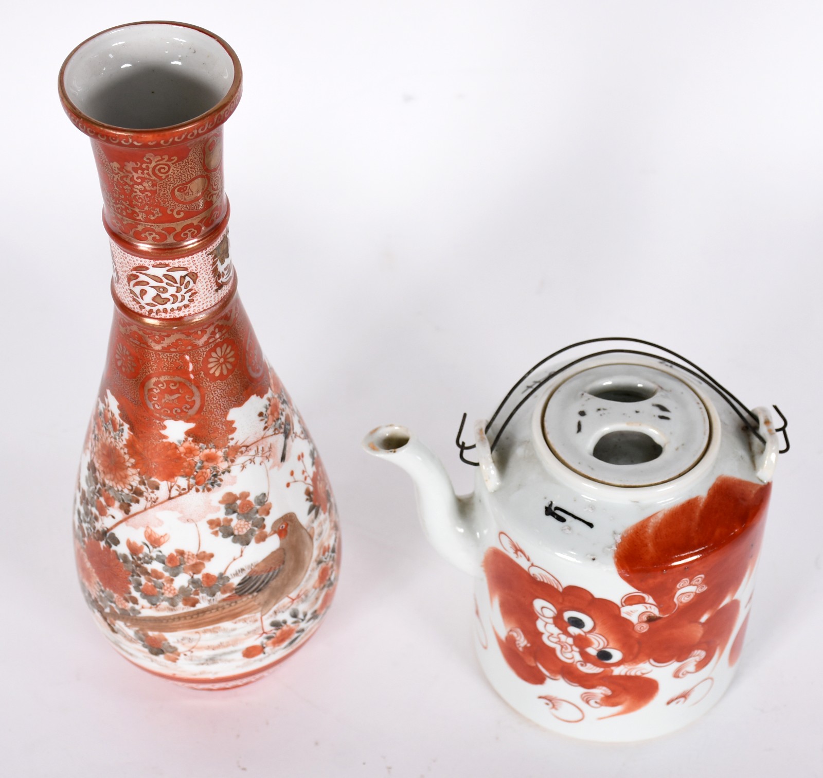 Vaso e leiteira de porcelana oriental policromada. - foto 2 de 7
