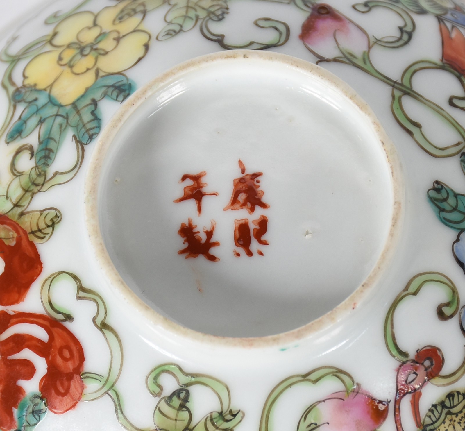 Serviço de porcelana chinesa decorada com borboletas e flores em... - foto 7 de 8