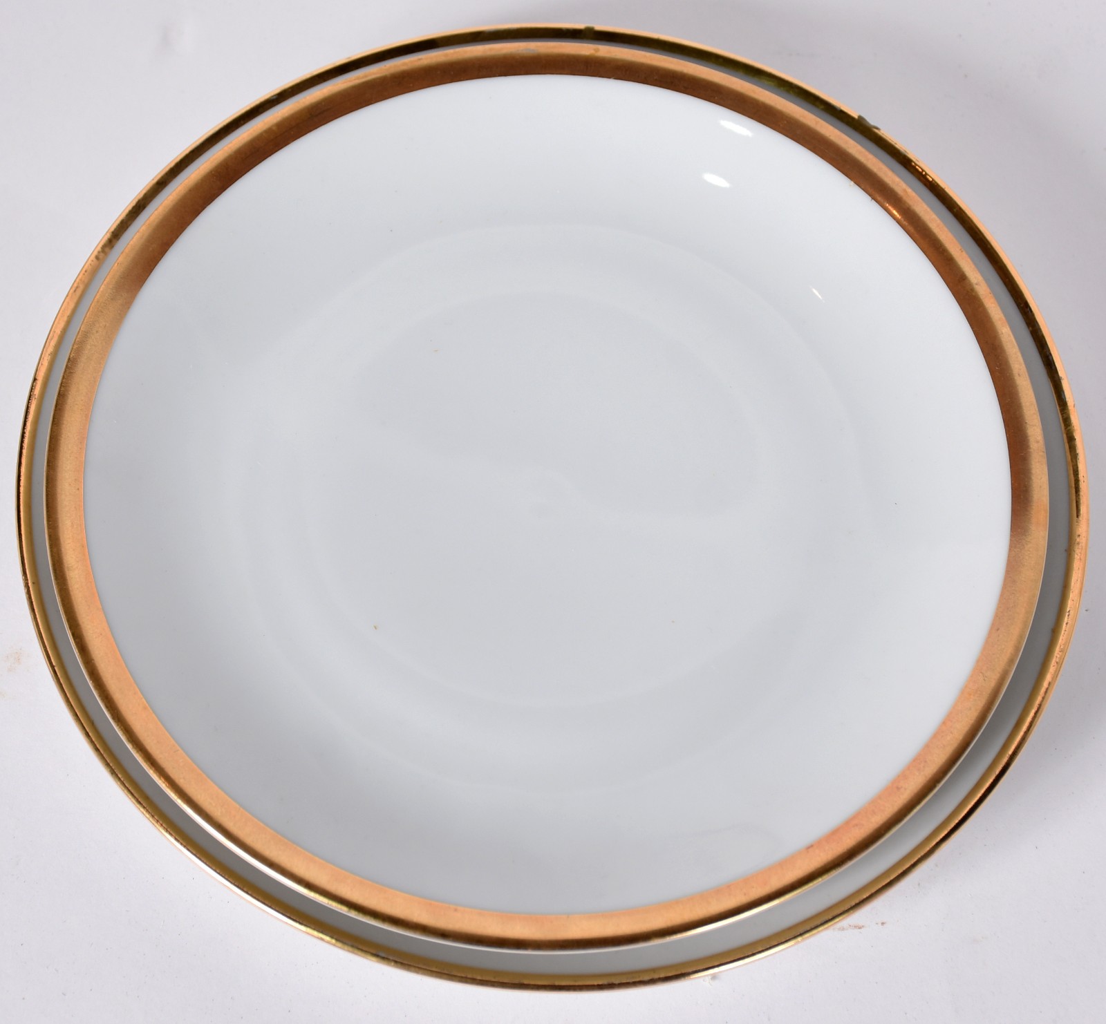 Diversas peças de porcelana sendo 6 xícaras para chá com pires (2 com... - foto 4 de 9