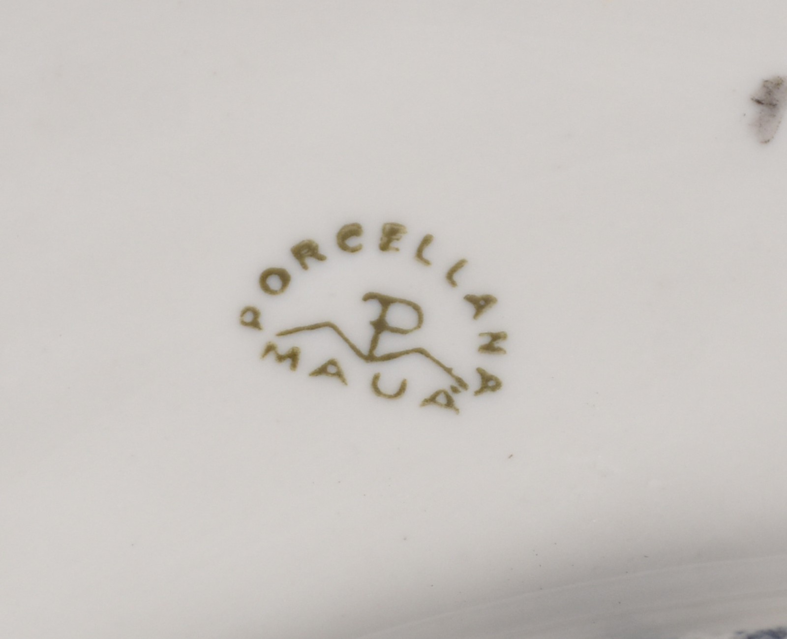 Diversas peças de porcelana sendo 6 xícaras para chá com pires (2 com... - foto 6 de 9