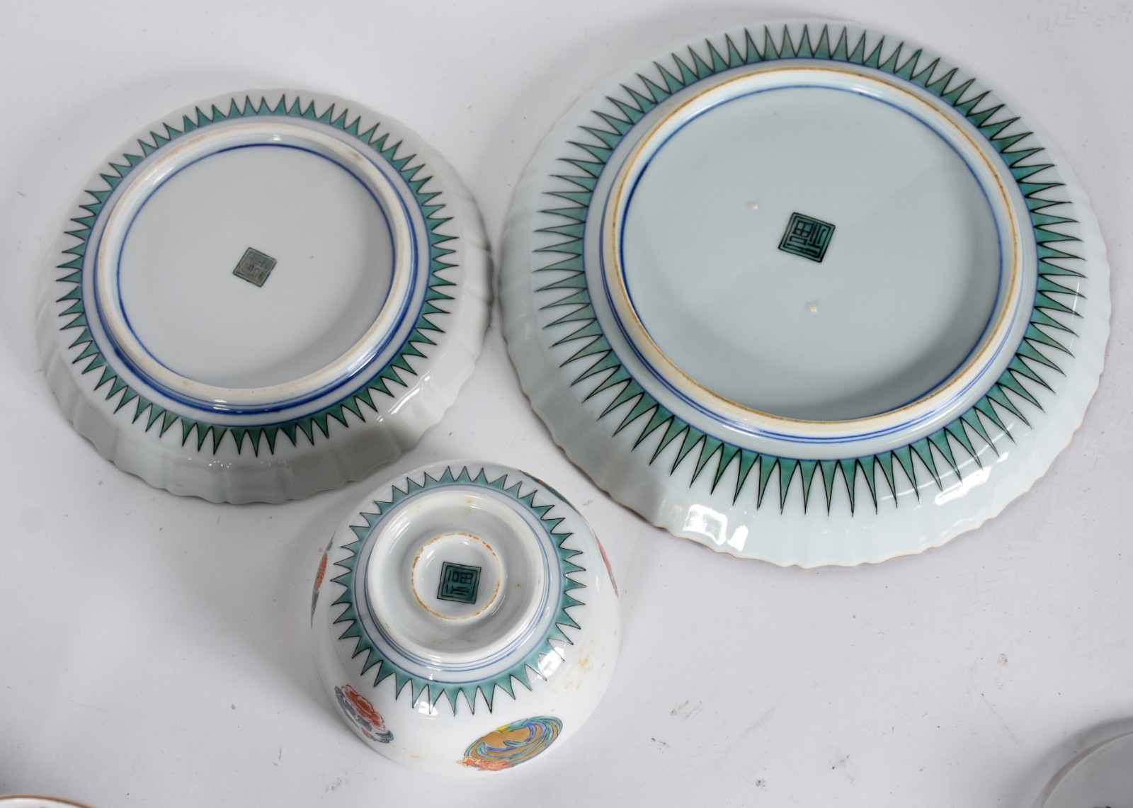 Serviço de porcelana oriental, decoração com medalhões florais em... - foto 3 de 7