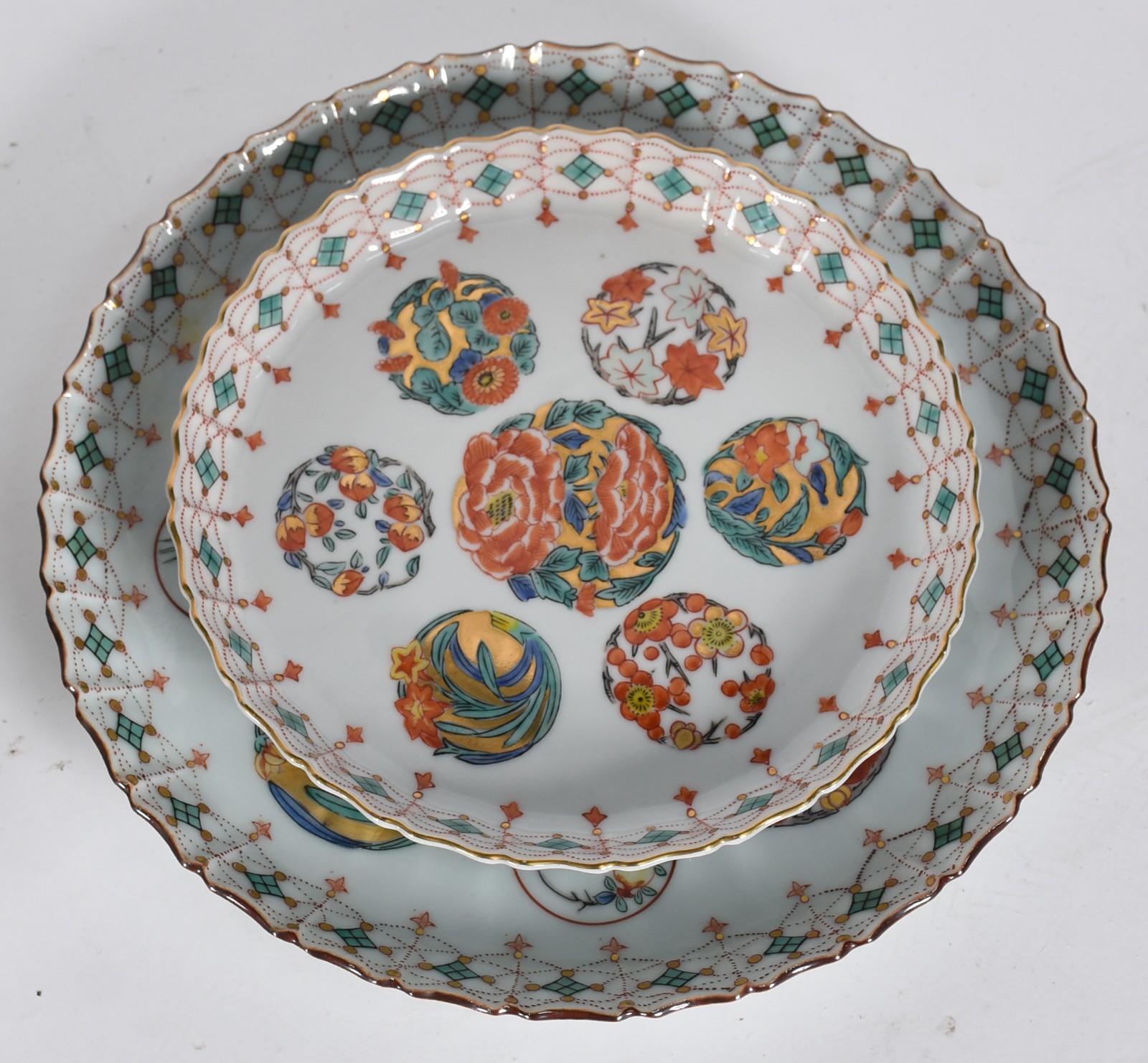 Serviço de porcelana oriental, decoração com medalhões florais em... - foto 4 de 7