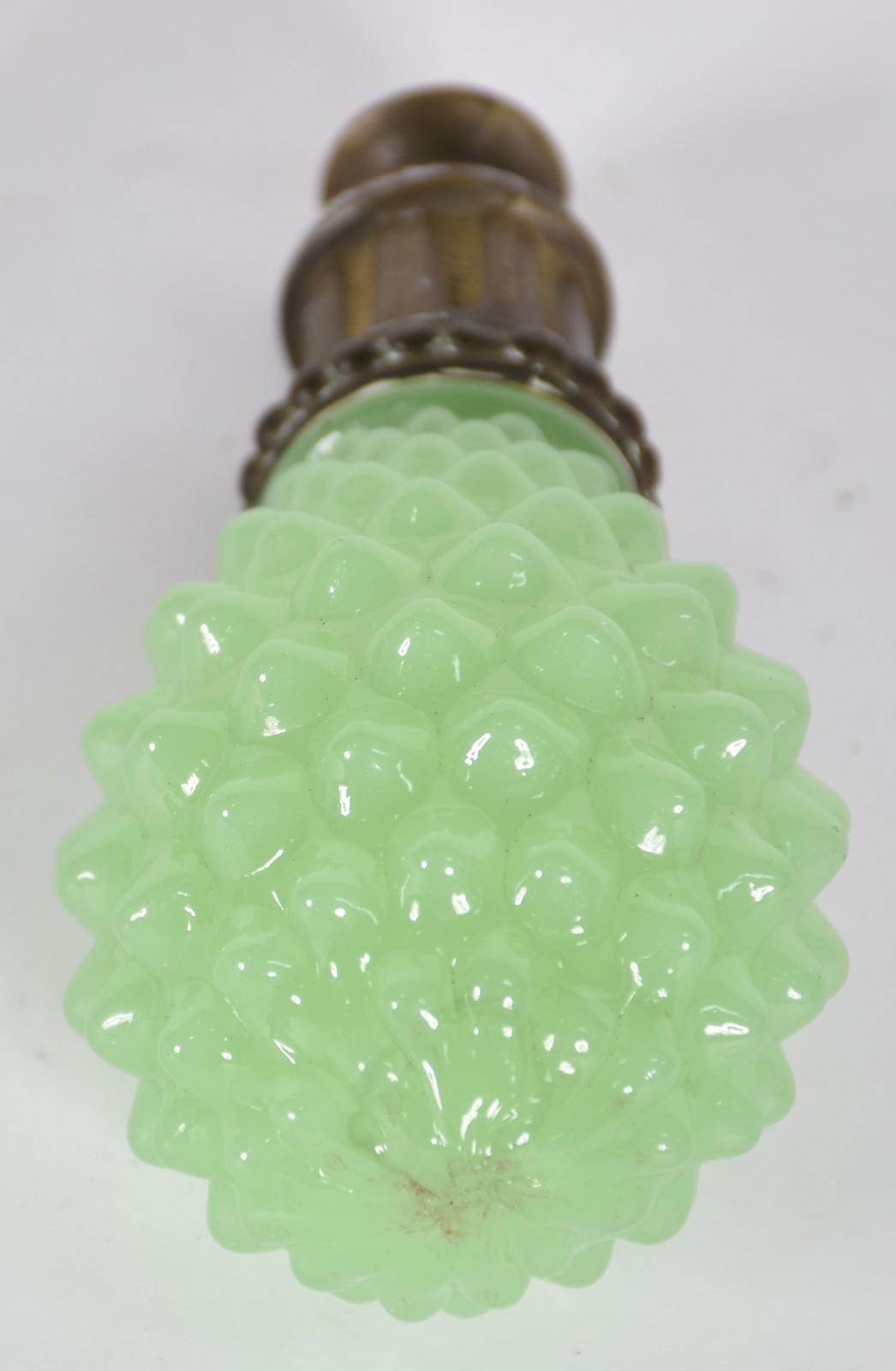 Pinha verde de opalina e base de bronze. - foto 4 de 4