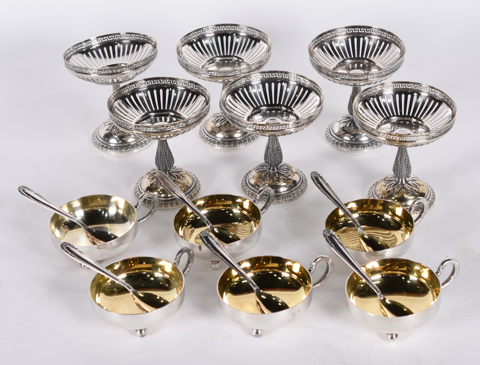 Diversas peças de metal prateado, sendo: 6 taças para sorvete com... - foto 2 de 5
