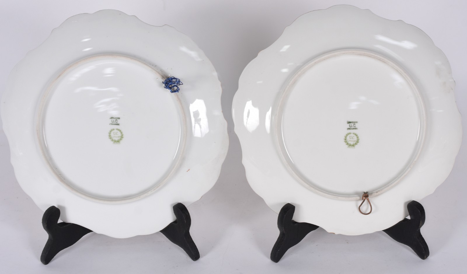 Par de pratos de porcelana francesa de Limoges com frutas em... - foto 4 de 5