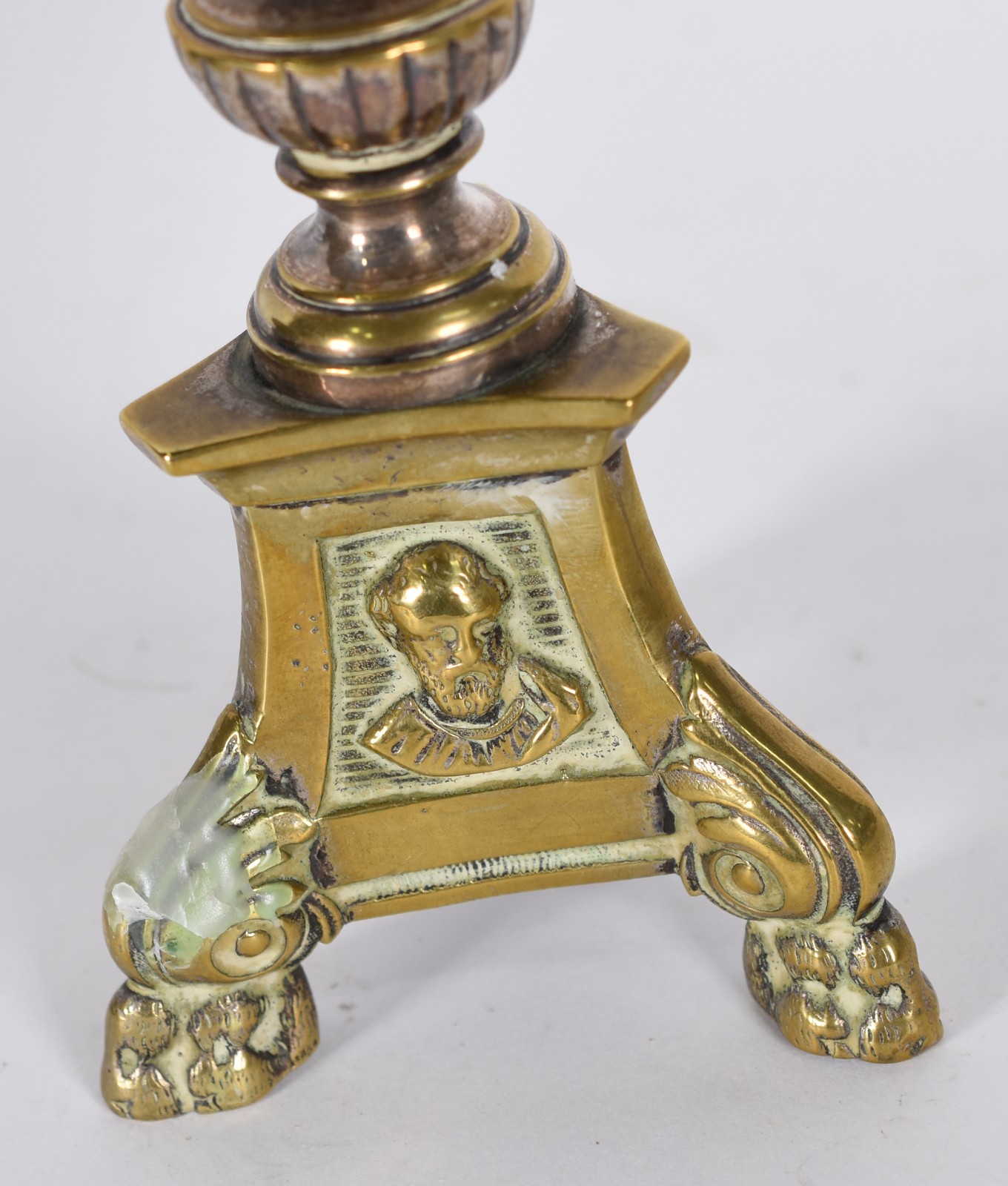 Três peças diversas sendo cachepot dourado, cachepot de cloisonné e... - foto 4 de 6