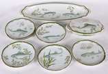 Serviço peixe de porcelana da Bavaria composto ... - Serviço peixe de porcelana da Bavaria composto de 10 pratos (só 3 inteiros, os outros 7 com fios de cabelo) terrina com tampa e travessa longa. ...