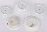 Cinco pratos diversos sendo 3 pratos infantis d... - Cinco pratos diversos sendo 3 pratos infantis de porcelana Bavaria (2 rasos e 1 fundo), 1 de porcelana inglesa com flores azuis e 1 de porcelana...