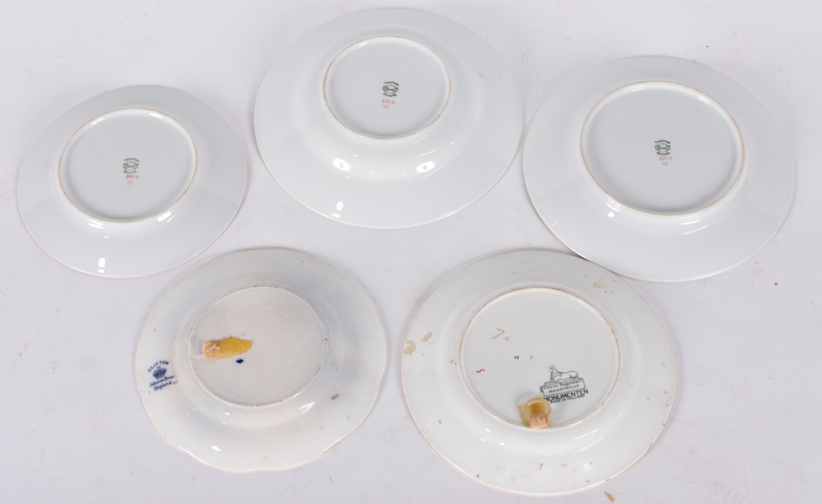 Cinco pratos diversos sendo 3 pratos infantis de porcelana Bavaria (2... - foto 3 de 6