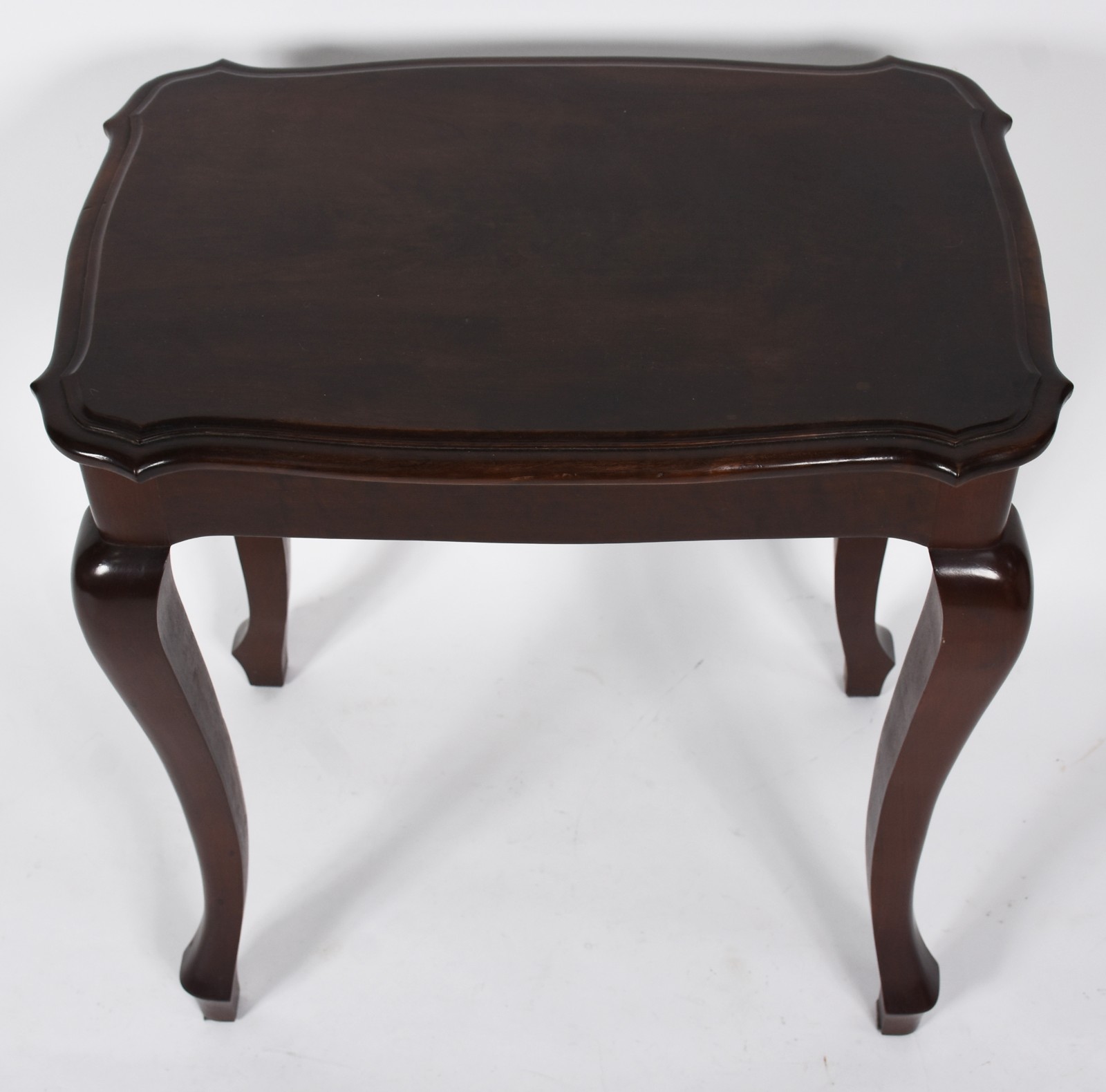 Mesa auxiliar de madeira nobre. - foto 3 de 3