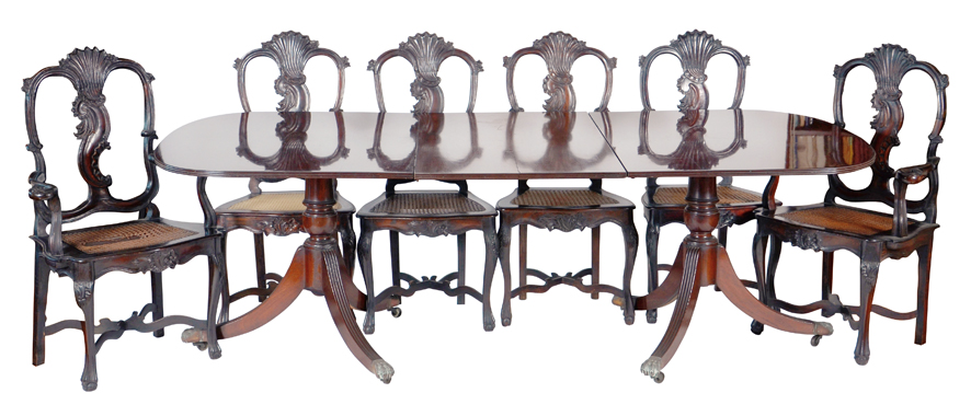 Mesa de jantar de madeira nobre medindo 1.64 x 1.13 mais tábua...