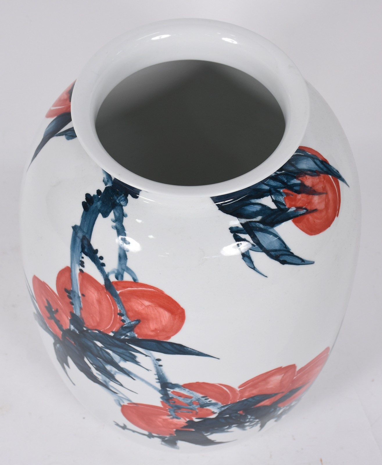 Vaso de porcelana chinesa com frutos em policromia e inscrições... - foto 3 de 4