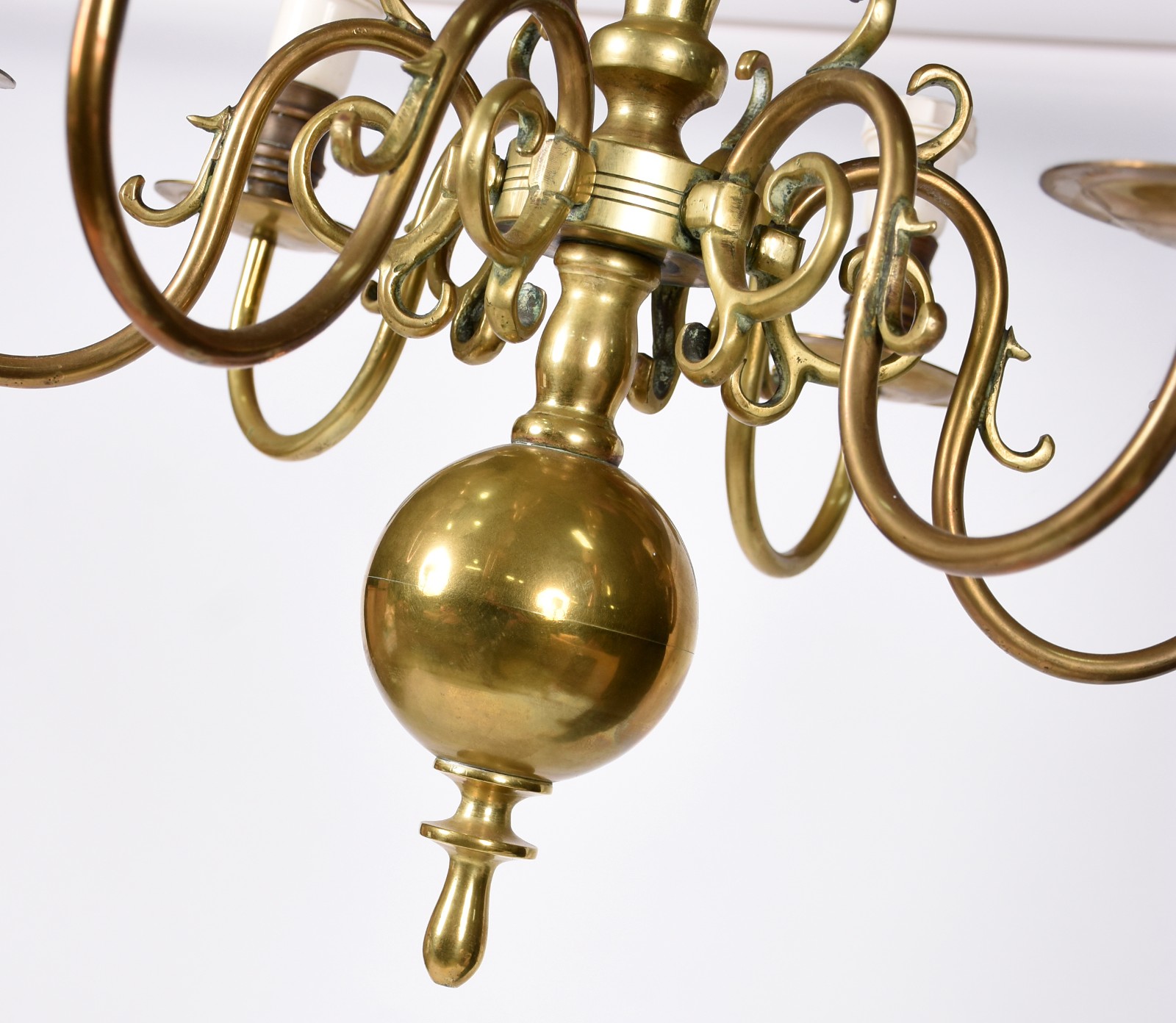 Lustre de metal dourado estilo holandês, para 6 luzes. - foto 3 de 3