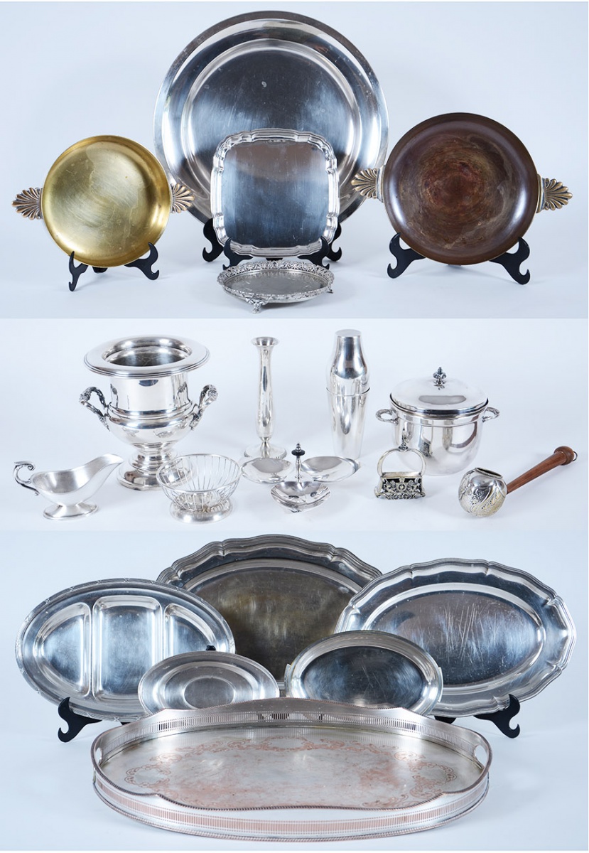 Lote com vinte peças diversas de metal prateado.