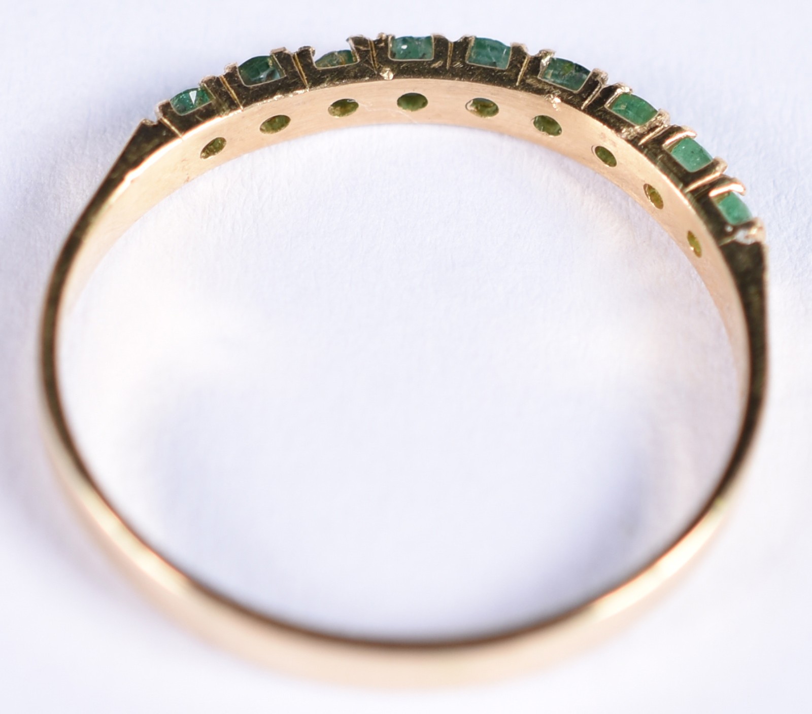 Anel de ouro 18 k contrastado 750 com esmeraldas, aro 18 (Por motivos... - foto 2 de 4