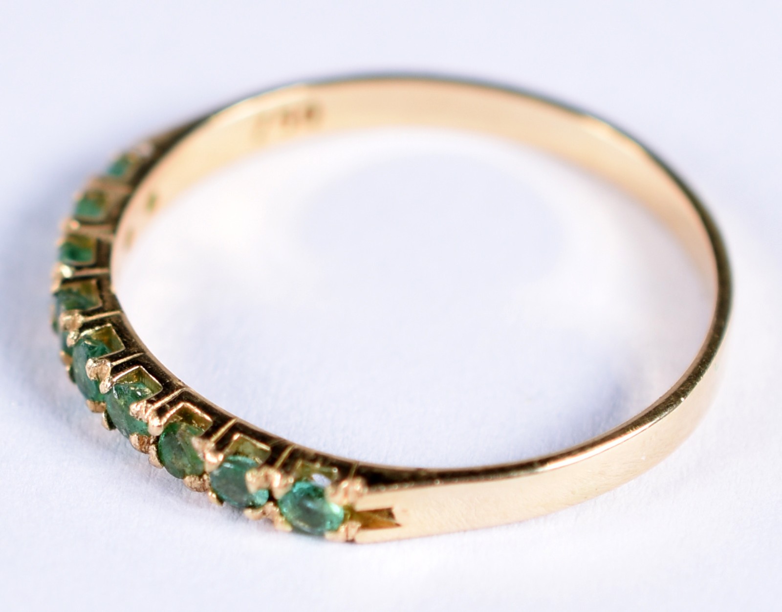 Anel de ouro 18 k contrastado 750 com esmeraldas, aro 18 (Por motivos... - foto 3 de 4