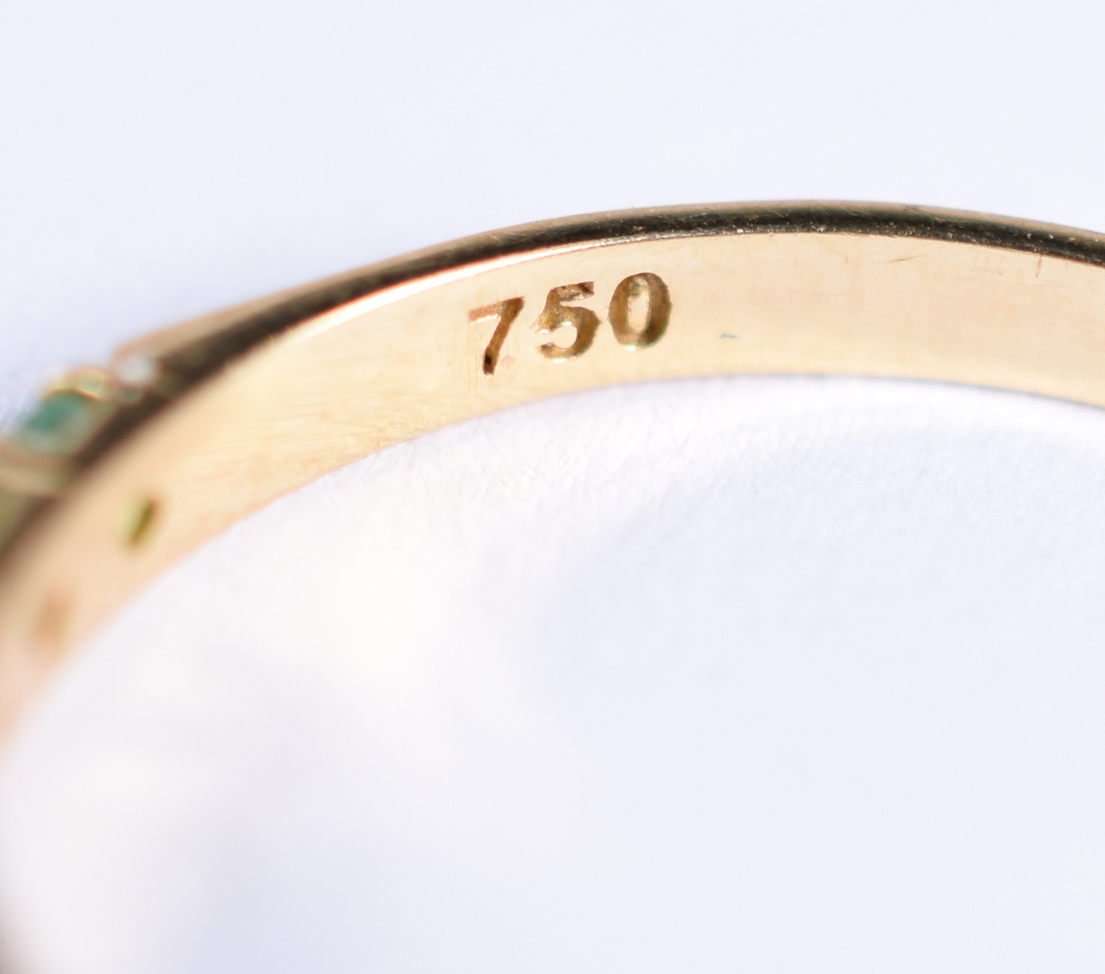 Anel de ouro 18 k contrastado 750 com esmeraldas, aro 18 (Por motivos... - foto 4 de 4