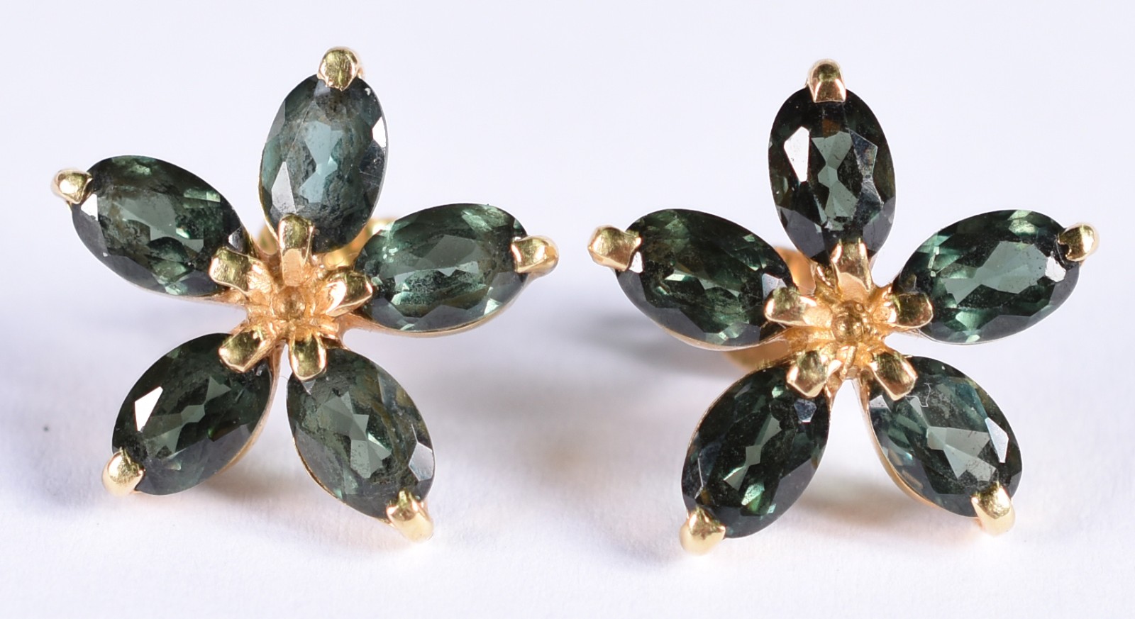 Par de brincos de ouro 18 k feitio flor com pedras verdes (Por... - foto 1 de 4