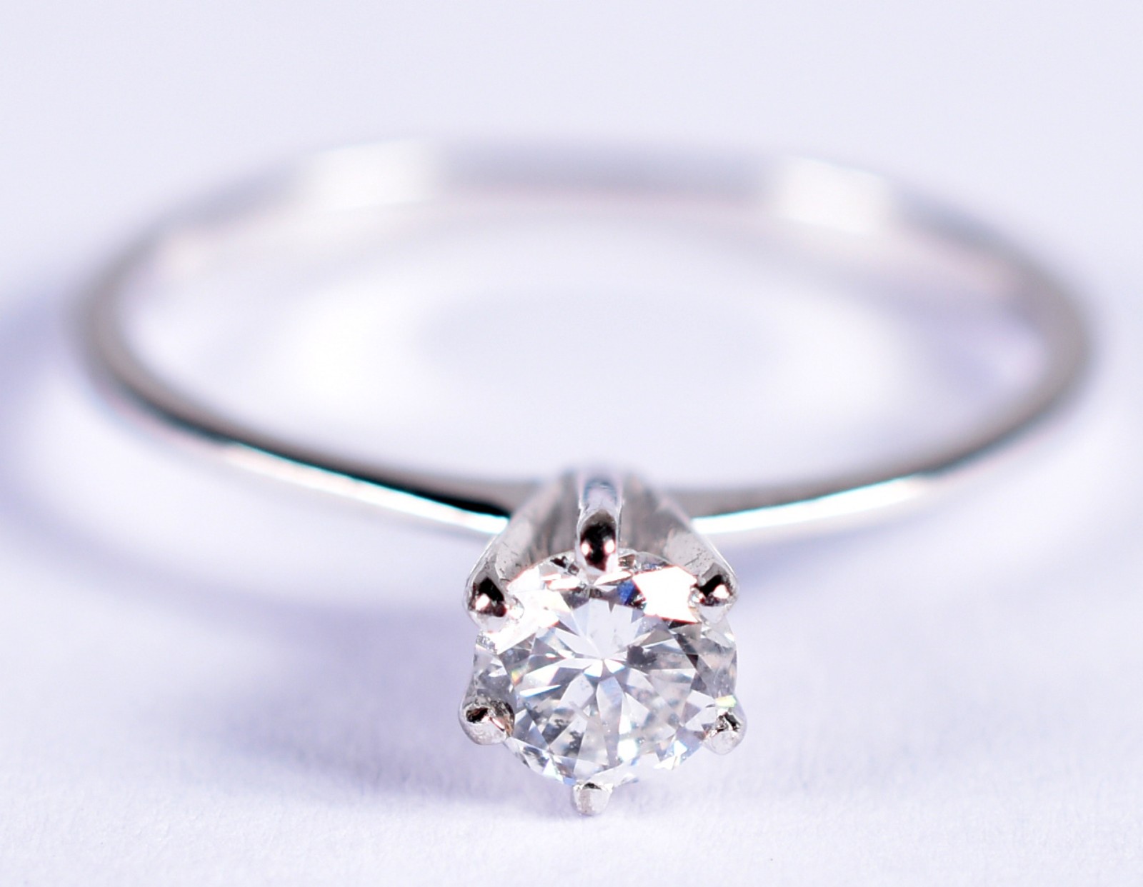 Solitário de ouro branco com 1 brilhante de aproximadamente 0,50 ct... - foto 1 de 3