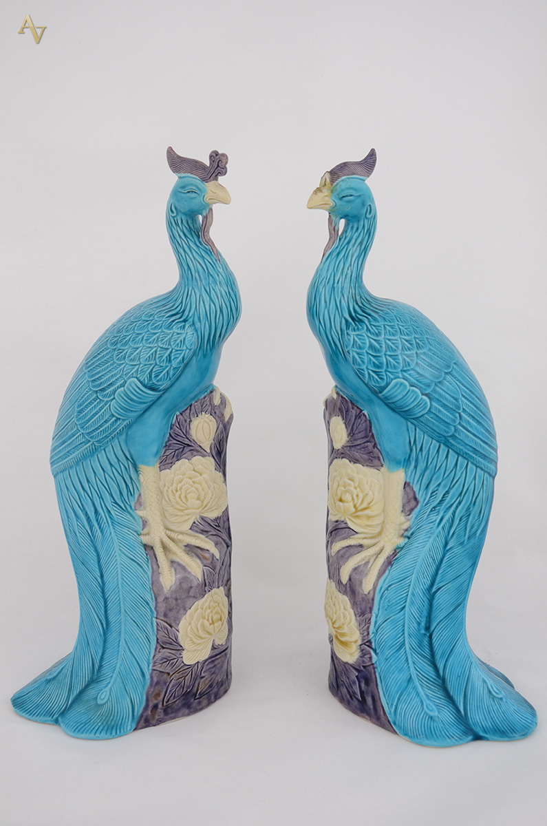 Par de faisões de porcelana oriental policromada. Altura 35 cm - foto 1 de 2