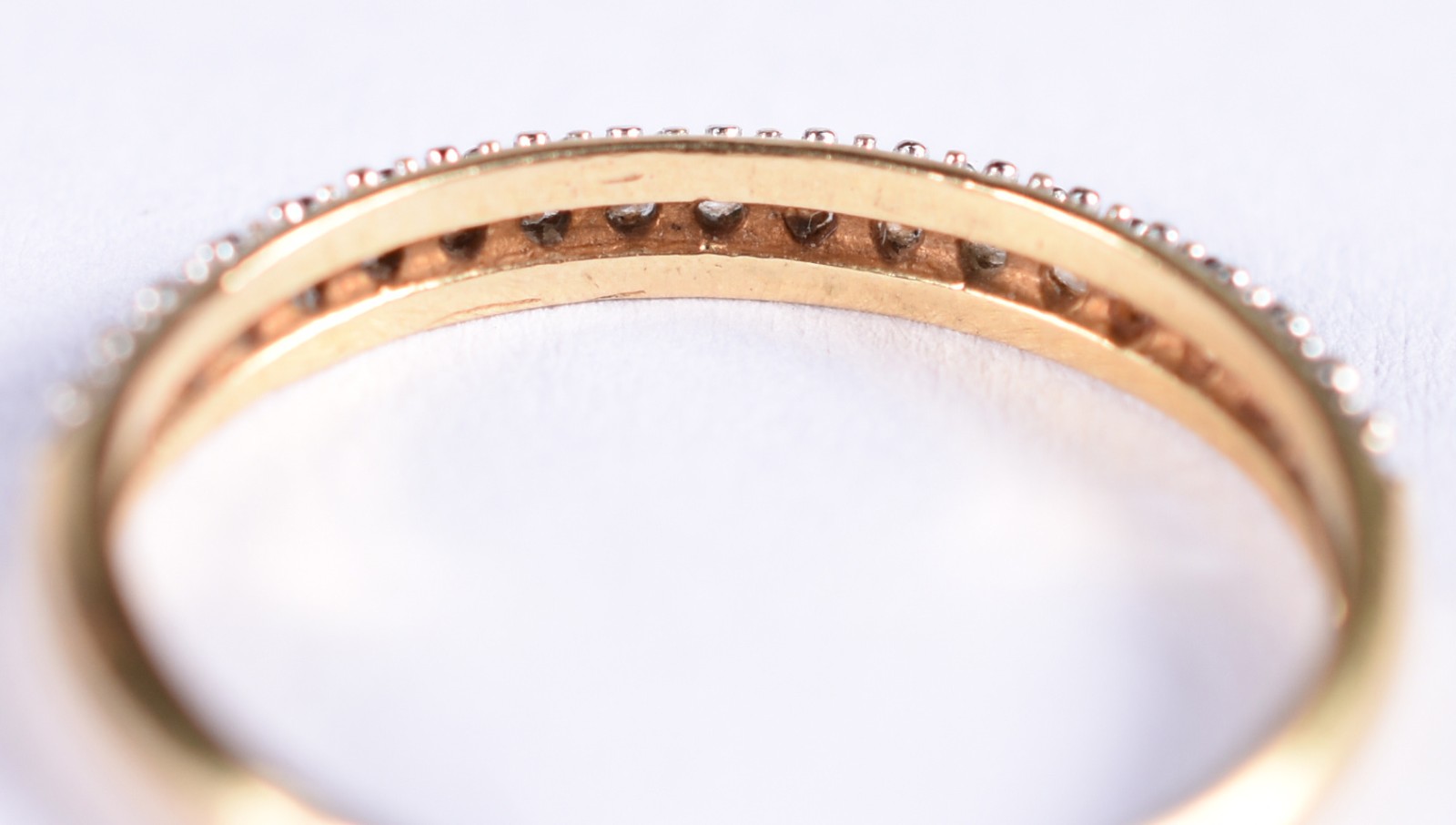 Anel de ouro 18 k contraste 750 com pequeno brilhantes, aro 15 (Por... - foto 4 de 4