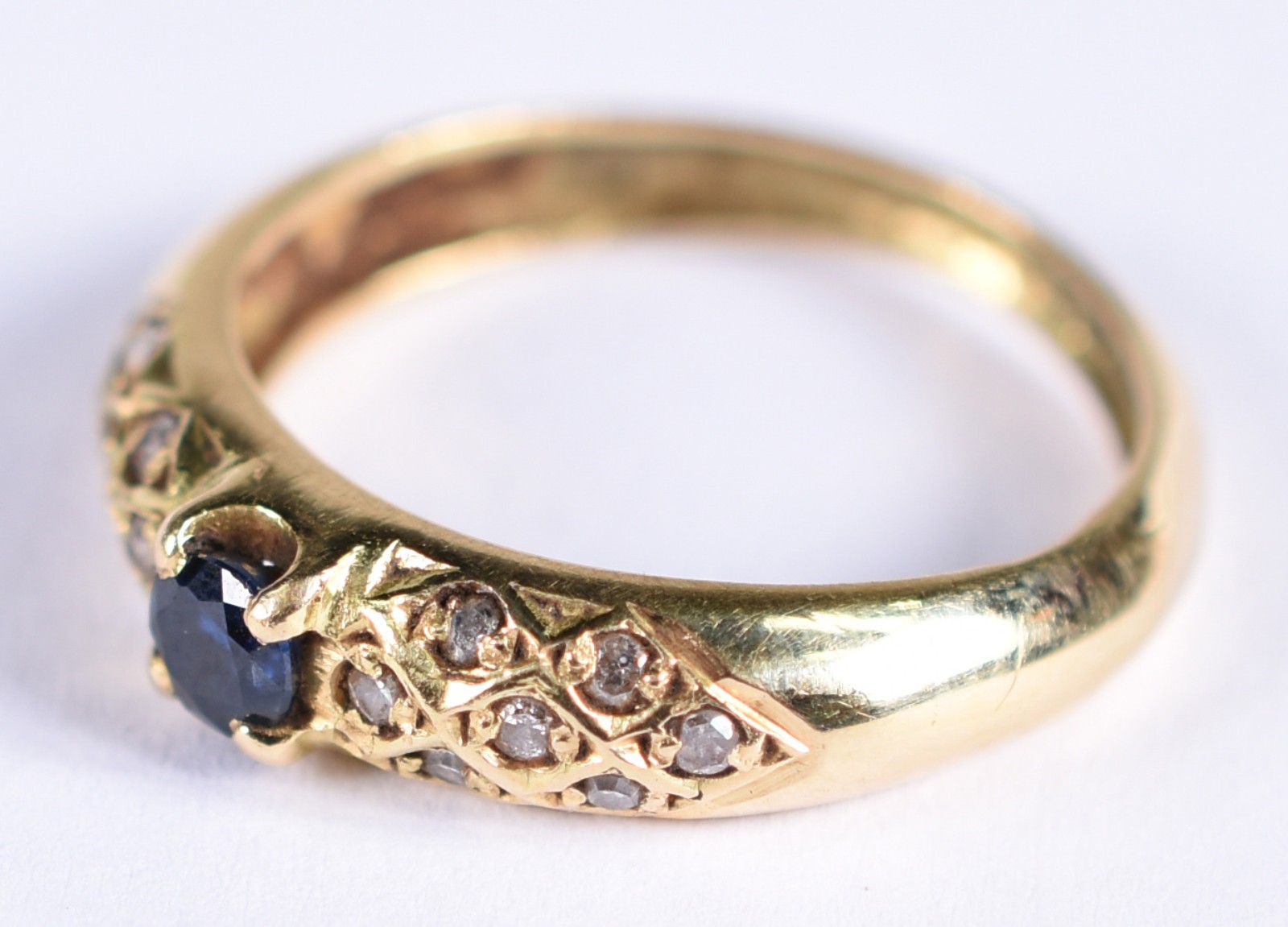 Anel de ouro 18 k contraste 750 com 10 brilhantes e safira azull, aro... - foto 2 de 3