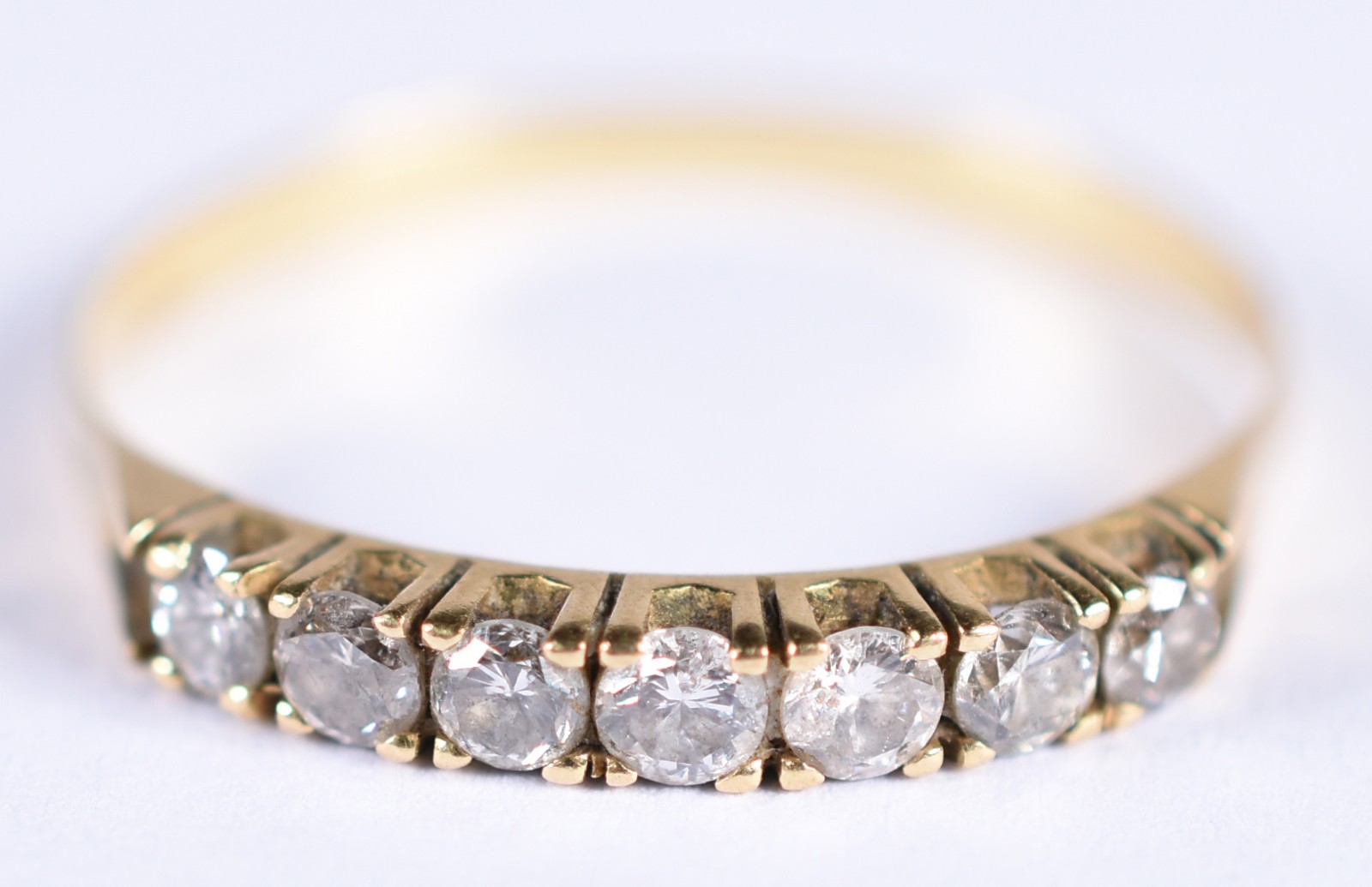 Anel de ouro 18 k com 7 brilhantes de 0,06 ct cada, total 0,42. Aro... - foto 1 de 3