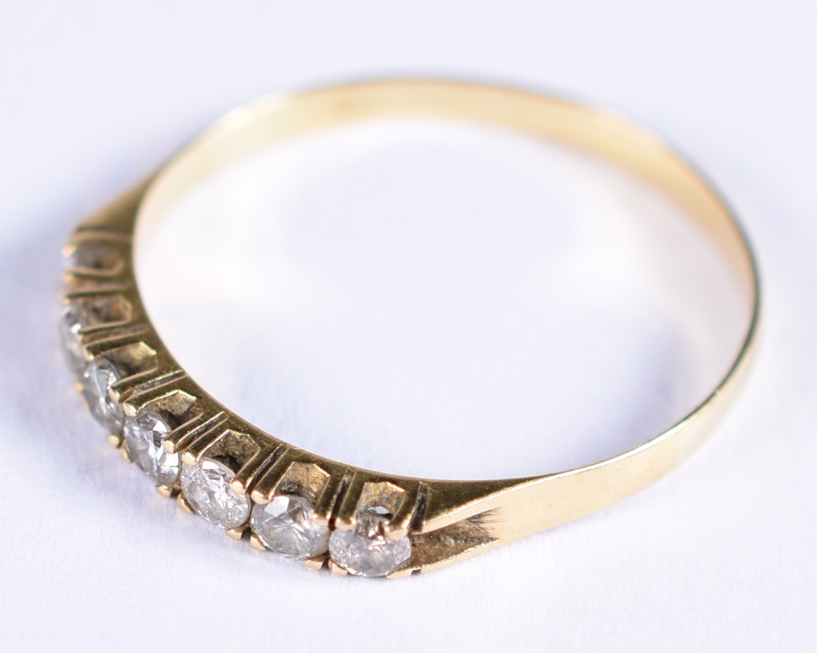 Anel de ouro 18 k com 7 brilhantes de 0,06 ct cada, total 0,42. Aro... - foto 2 de 3