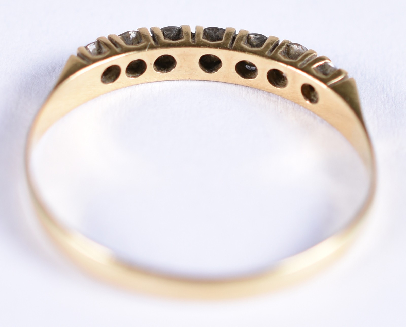 Anel de ouro 18 k com 7 brilhantes de 0,06 ct cada, total 0,42. Aro... - foto 3 de 3