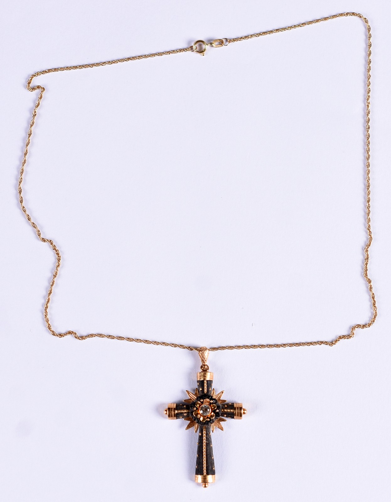 Gargantilha de ouro 18 k com crucifixo de madeira (Por motivos de... - foto 2 de 5