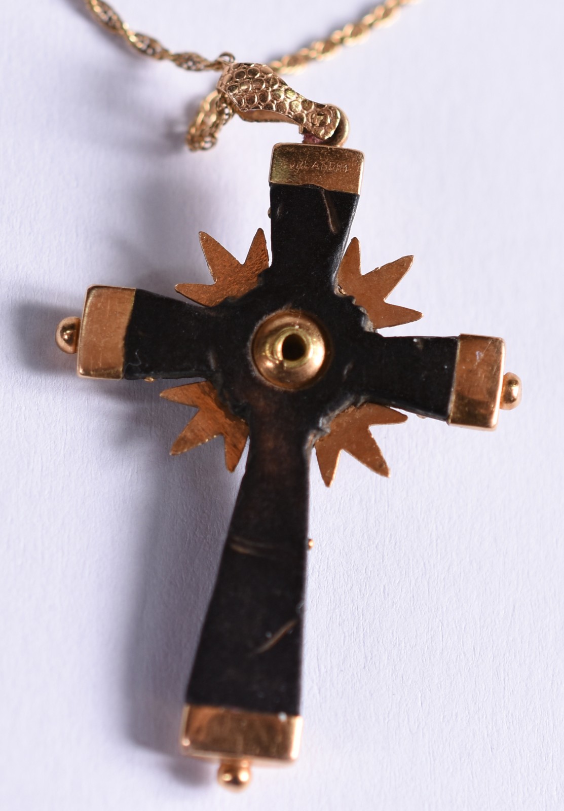 Gargantilha de ouro 18 k com crucifixo de madeira (Por motivos de... - foto 3 de 5