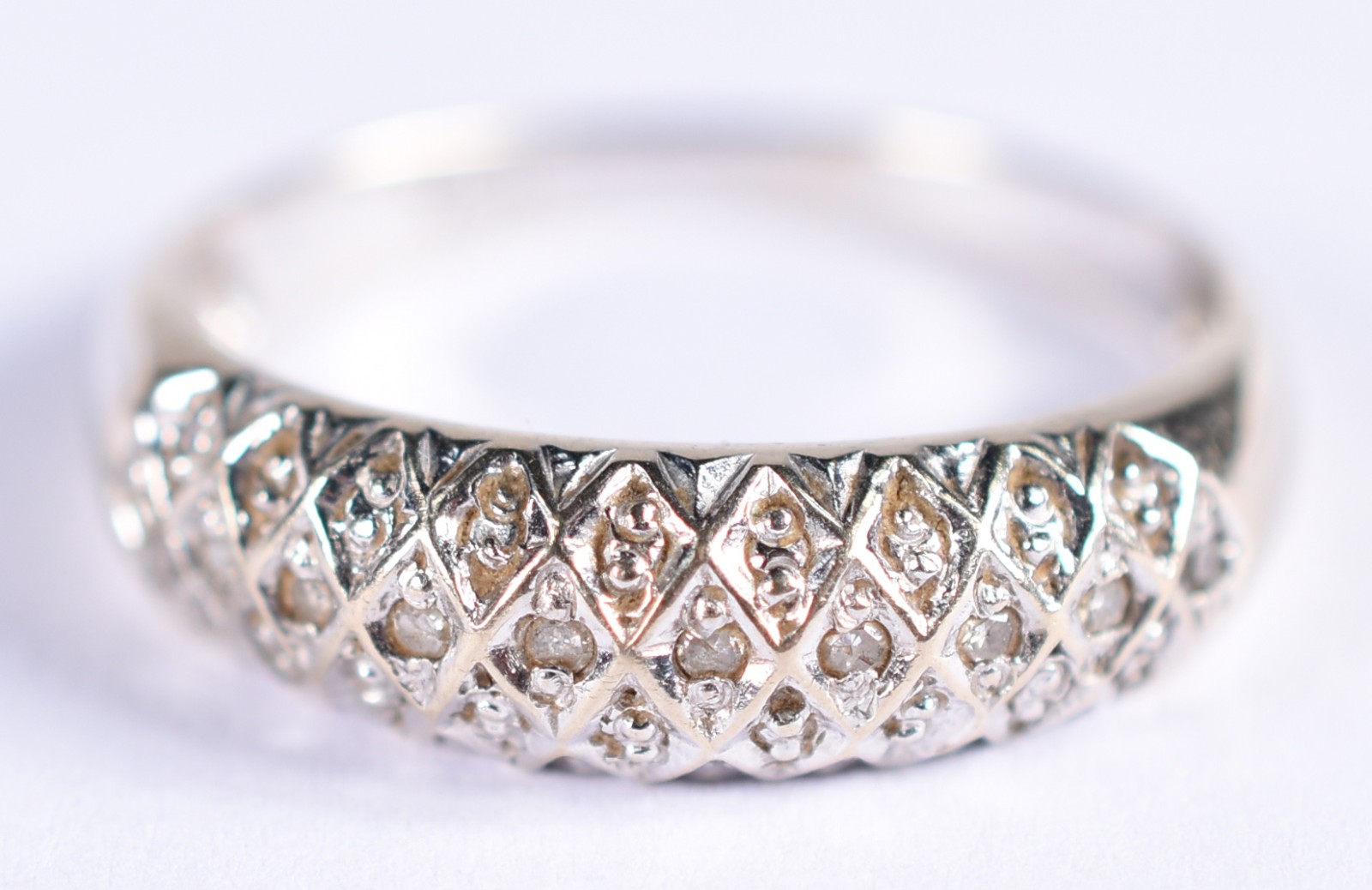 Anel de ouro branco contraste 750 com 28 brilhantes , aro 17 (Por... - foto 1 de 4
