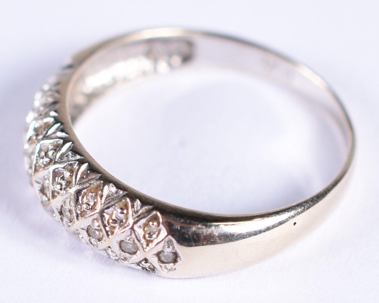 Anel de ouro branco contraste 750 com 28 brilhantes , aro 17 (Por... - foto 2 de 4
