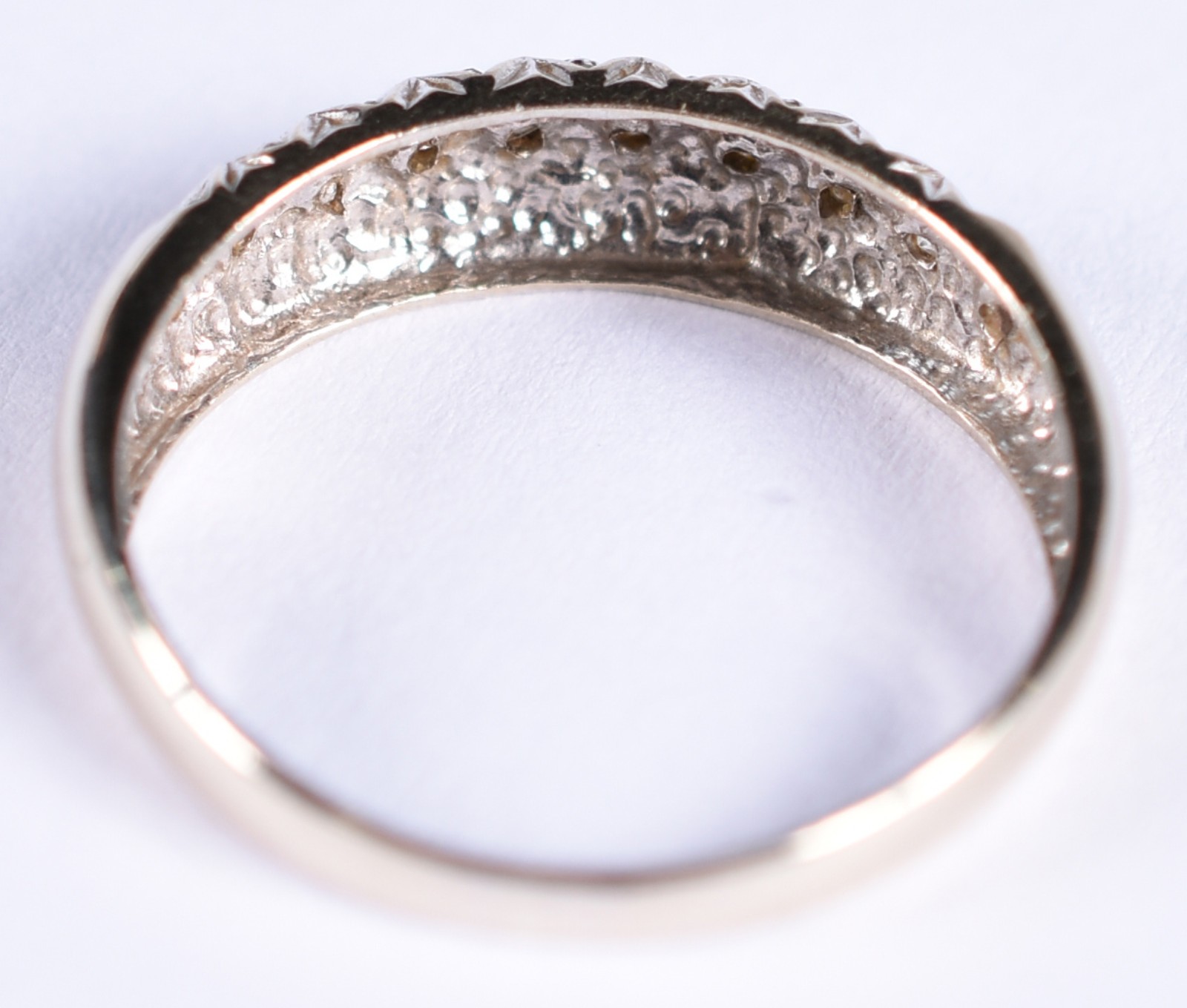 Anel de ouro branco contraste 750 com 28 brilhantes , aro 17 (Por... - foto 4 de 4