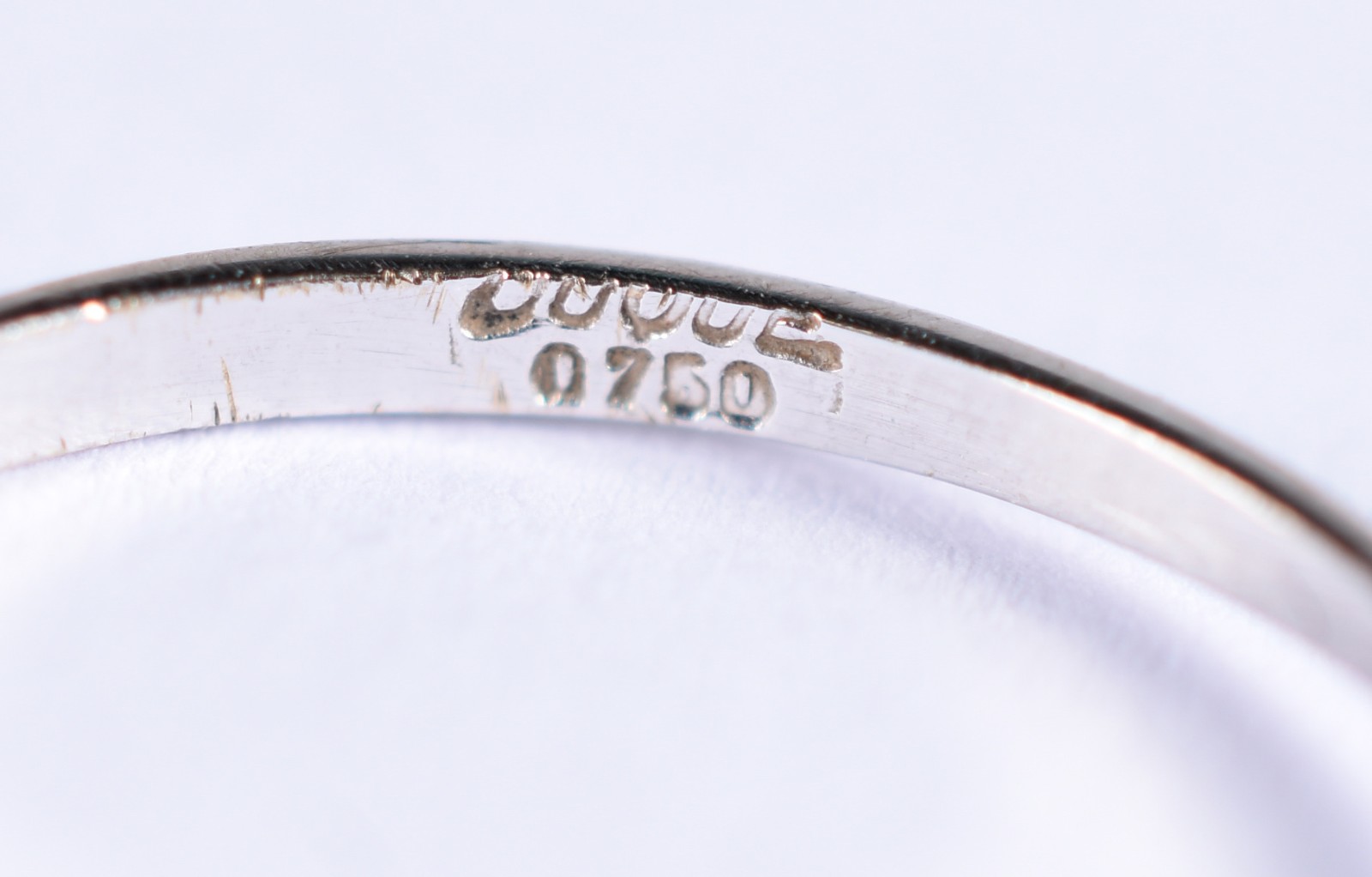 Anel de ouro branco feitio solitário, com um brilhante de 0,20 ct... - foto 3 de 3