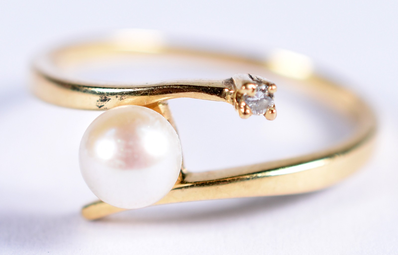 Anel de ouro 18 k com perola e 1 brilhante, aro 17 (Por motivos de... - foto 1 de 3