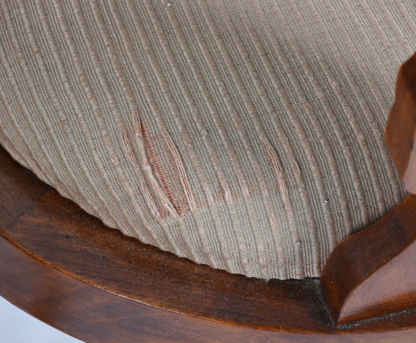 Conjunto de Mesa de madeira nobre feitio redonda com 4 gavetinhas... - foto 6 de 6