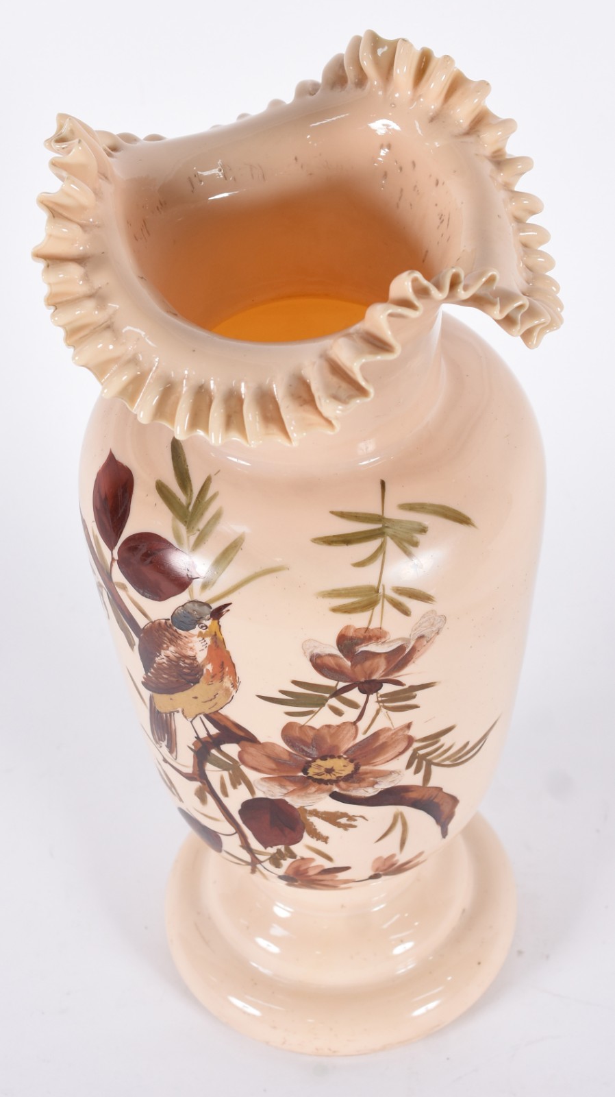 Vaso de opalina na cor bege decorado com pássaro e flores em... - foto 2 de 5