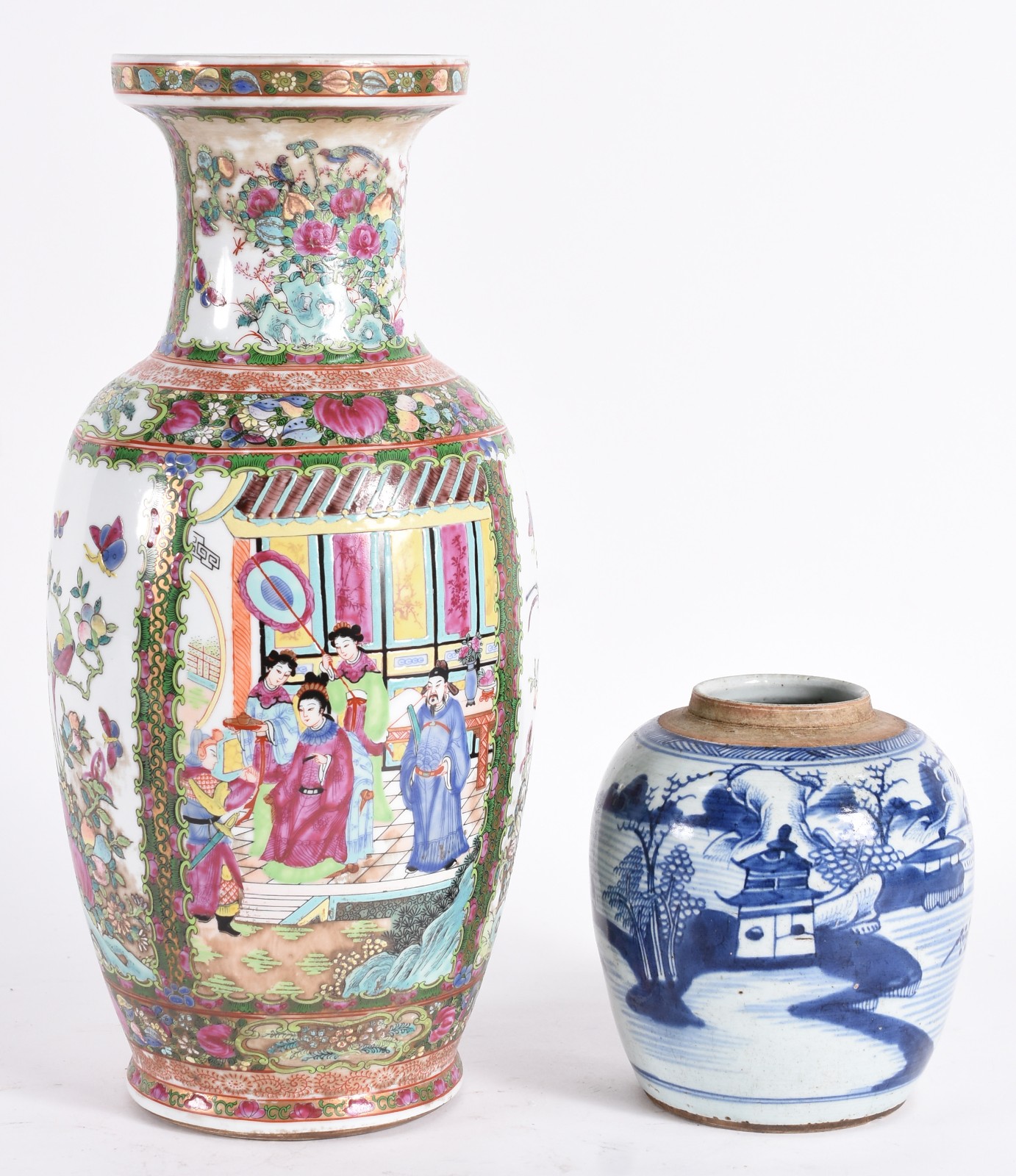 Dois vasos de porcelana chinesa, sendo o maior com gueixas e flores... - foto 1 de 7