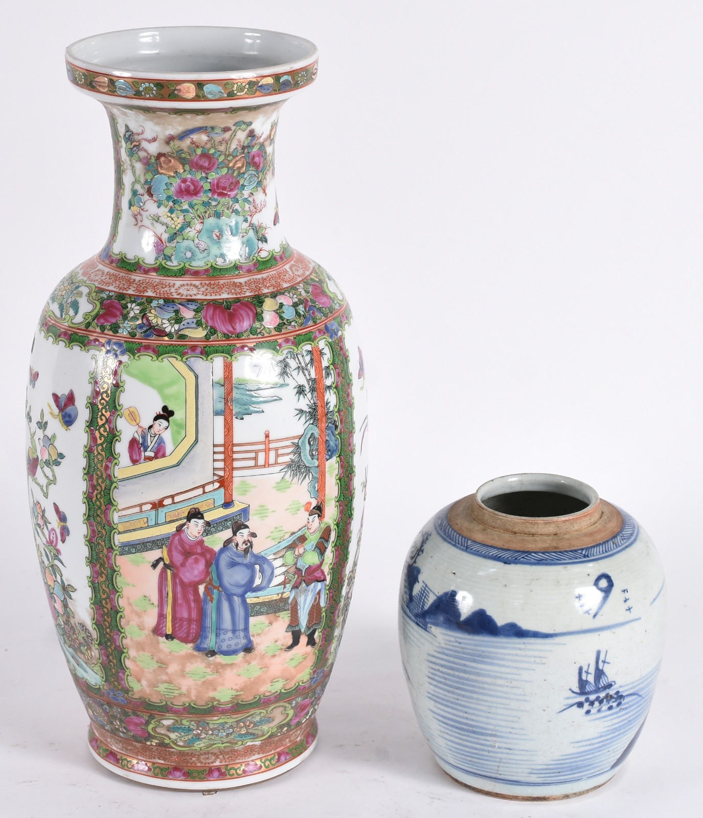 Dois vasos de porcelana chinesa, sendo o maior com gueixas e flores... - foto 3 de 7
