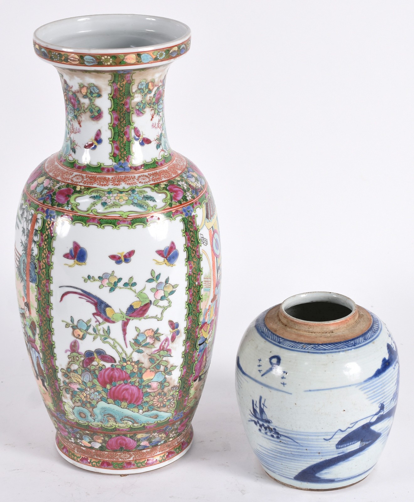 Dois vasos de porcelana chinesa, sendo o maior com gueixas e flores... - foto 5 de 7