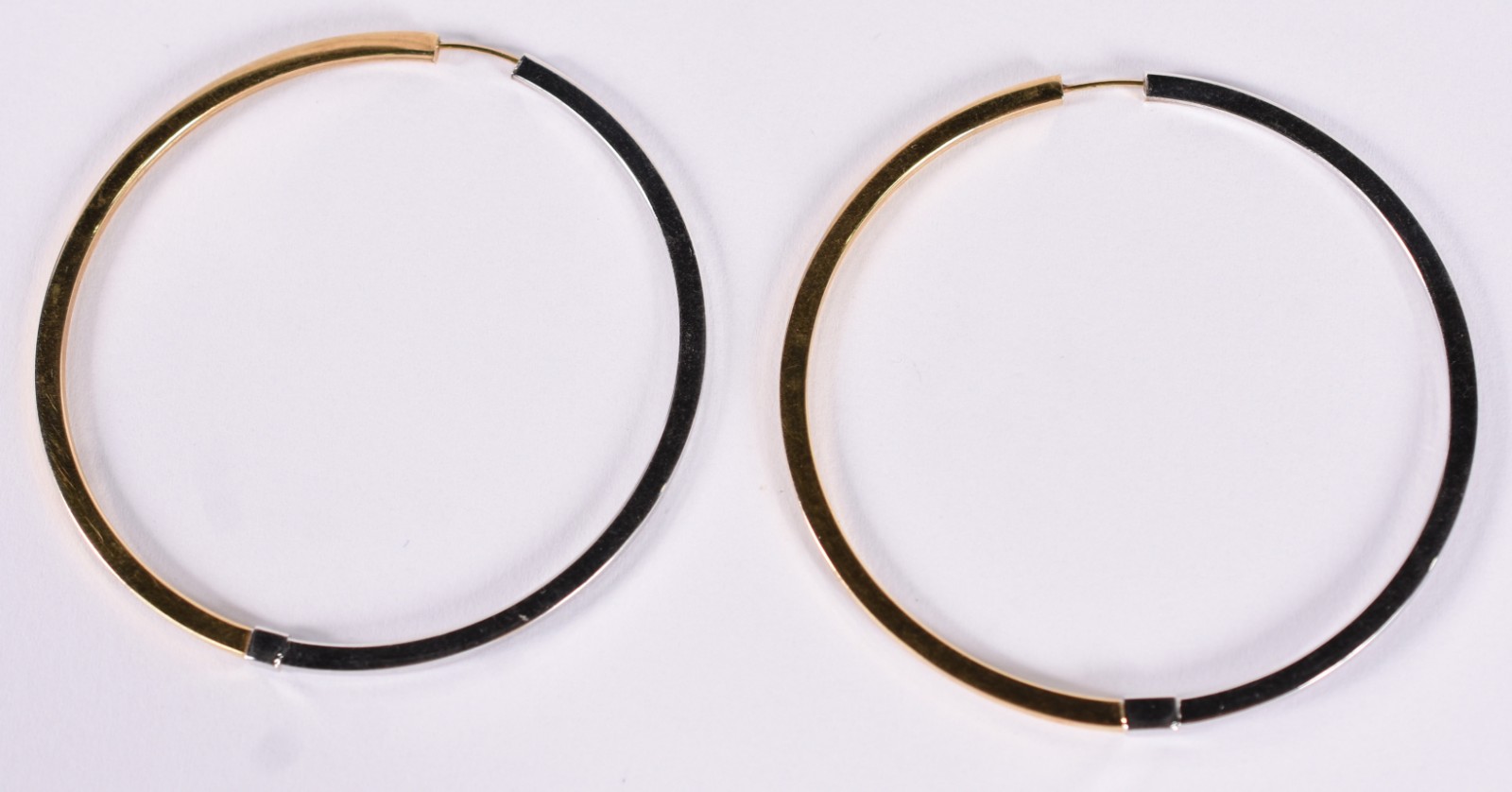 Par de argolas de ouro amarelo e branco 18 k (Por motivos de... - foto 1 de 2