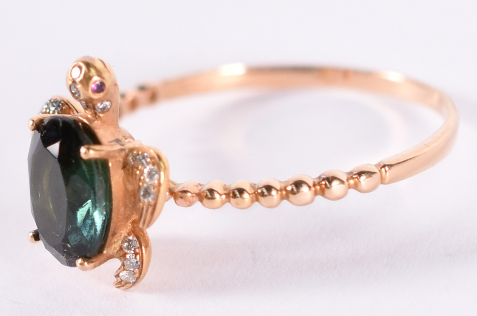 Anel de ouro 18 k feitio tartaruga com 1 turmalina oval verde tendo... - foto 2 de 3